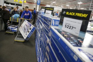 Shoppers leave with check out with their purchases from  the Best Buy store in Westbury, New York November 27, 2015. REUTERS/Shannon Stapleton